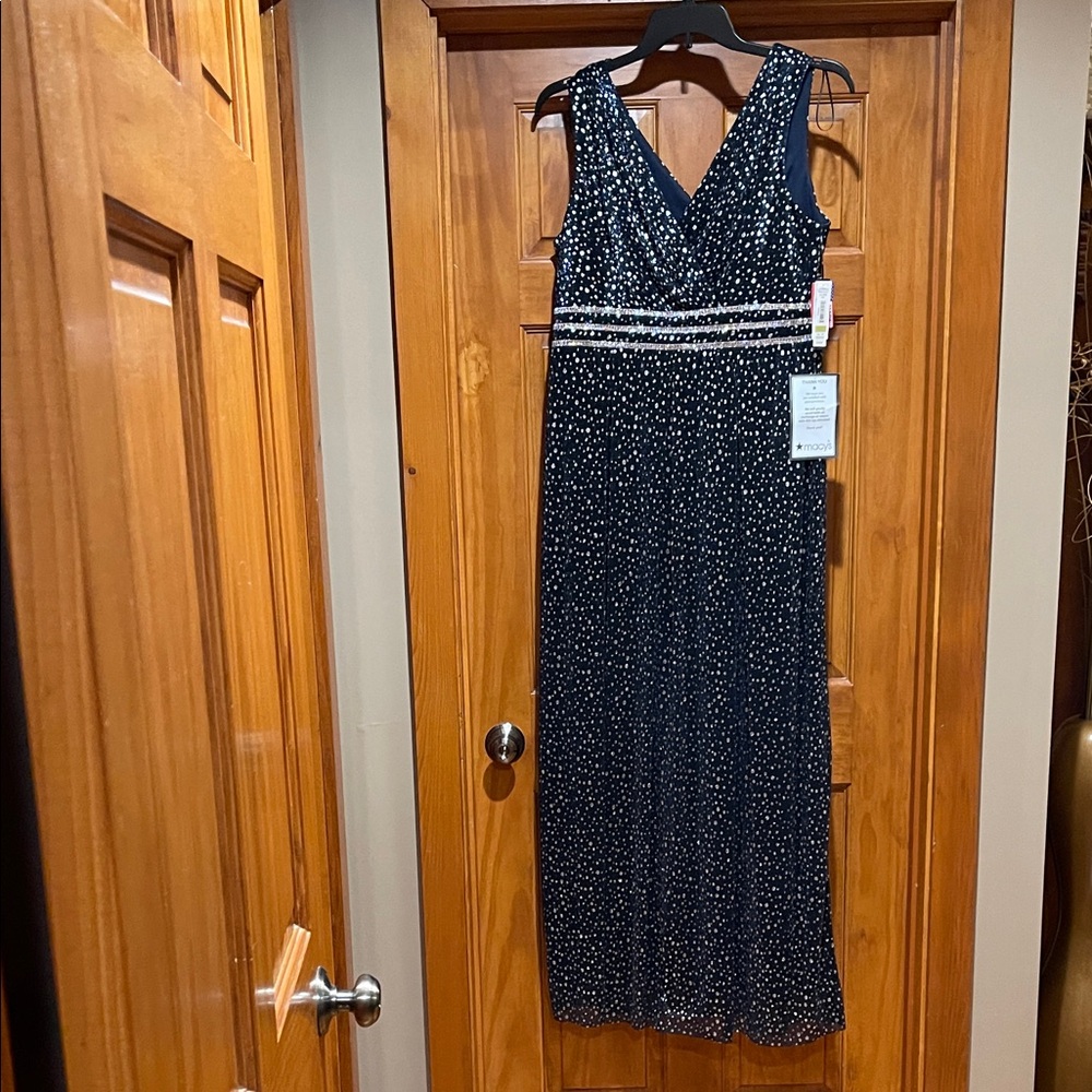 Elegant Navy V-Neck Evening Dress